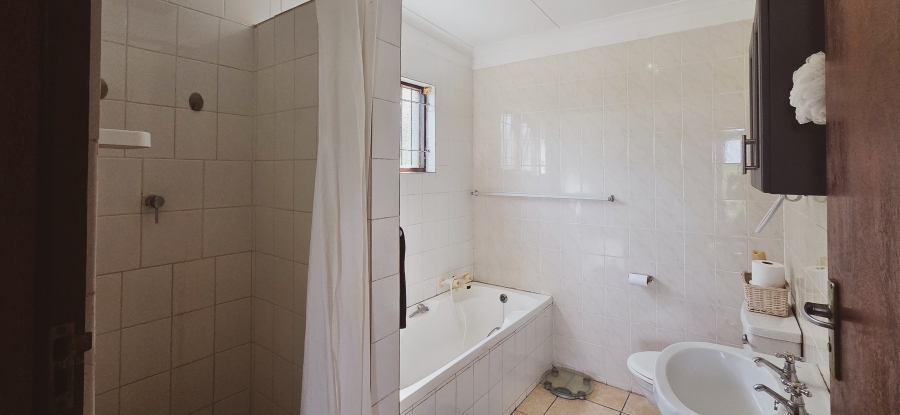 4 Bedroom Property for Sale in Boknesstrand Eastern Cape